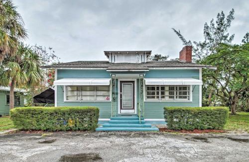 Lake Worth Casa | 1 Mi to Beach Lake Worth Abode with Outdoor Oasis!