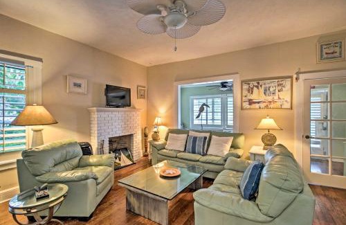 Lake Worth Casa | 1 Mi to Beach Lake Worth Abode with Outdoor Oasis!