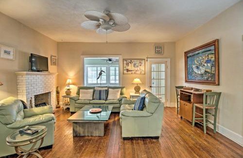 Lake Worth Casa | 1 Mi to Beach Lake Worth Abode with Outdoor Oasis!