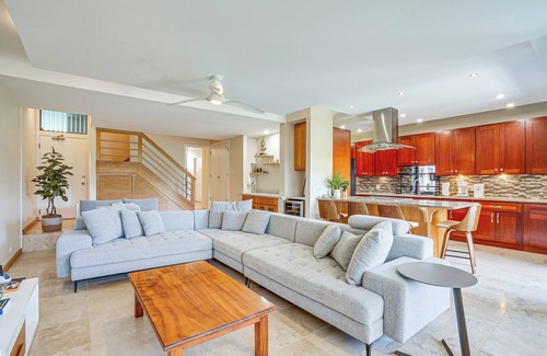 Enchanted Lake Condominio | 1 Mi to Beach, Remote Work Hub: Modern Kailua Gem!