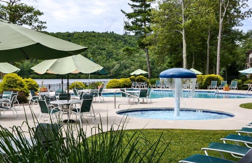 Lake Harmony Apartamento | 1 Mi to Big Boulder Lakefront Unit with Pool Access