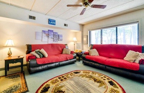 Lake Harmony Apartamento | 1 Mi to Big Boulder Lakefront Unit with Pool Access