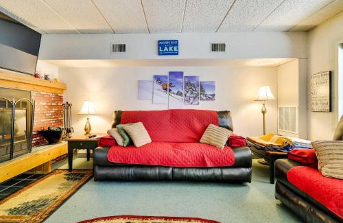 Lake Harmony Apartamento | 1 Mi to Big Boulder Lakefront Unit with Pool Access