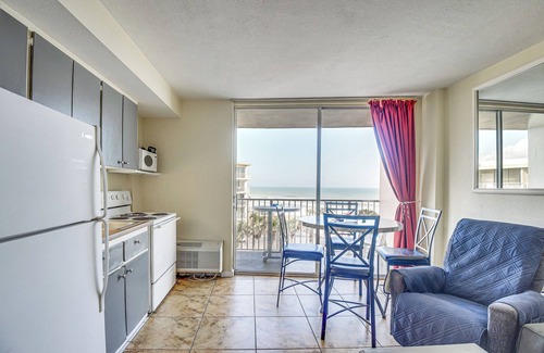 Bostwick Park Apartamento | 1 Mi to Boardwalk: Oceanfront Daytona Beach Condo