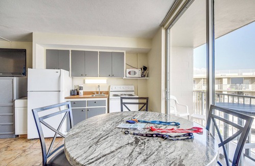 Bostwick Park Apartamento | 1 Mi to Boardwalk: Oceanfront Daytona Beach Condo