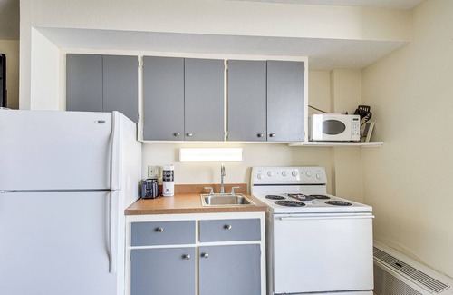 Bostwick Park Apartamento | 1 Mi to Boardwalk: Oceanfront Daytona Beach Condo