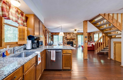 Basye Cabaña | < 1 Mi to Bryce Resort: Quiet Cabin w/ Hot Tub!