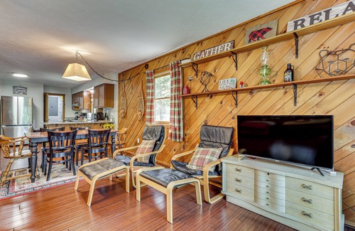 Basye Cabaña | < 1 Mi to Bryce Resort: Quiet Cabin w/ Hot Tub!