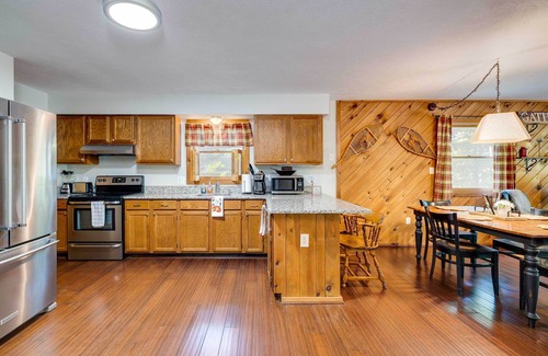 Basye Cabaña | < 1 Mi to Bryce Resort: Quiet Cabin w/ Hot Tub!