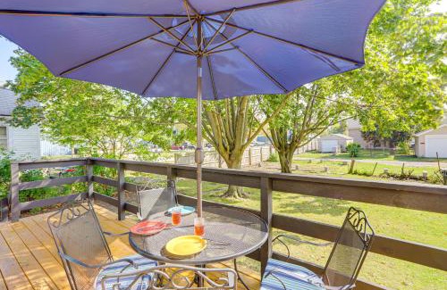 Sandusky Casa | 1 Mi to Cedar Point Family Getaway with Porch!