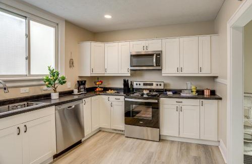 Sandusky Casa | 1 Mi to Cedar Point Family Getaway with Porch!
