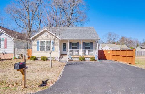 Issue Casa | 1 Mi to Colonial Beach Boardwalk Home with Fire Pit