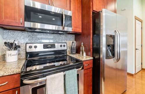 Hilltop Apartamento | <1 mi to Dome | 3BD 2.5BA | Townhouse | Garage -24