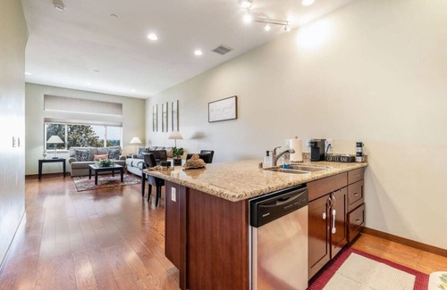 Hilltop Apartamento | <1 mi to Dome | 3BD 2.5BA | Townhouse | Garage -24