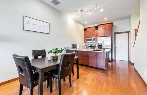 Hilltop Casa | <1 mi to Dome | 3BD 2.5BA | Townhouse | Garage -18
