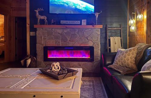 Sevierville Casa | 1 Mi to Douglas Lake Blissful Escape with Hot Tub!