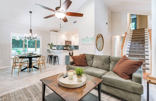 Alpharetta Casa | ~ 1 Mi to Dtwn Alpharetta: Home w/ Screened Porch!