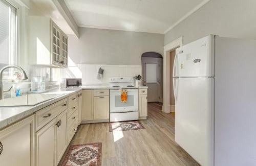 Steubenville Casa | 1 Mi to Dtwn and Franciscan University Home with Yard