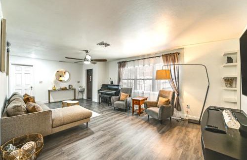Bonita Springs Casa | 1 Mi to Dtwn Bonita Springs Home with Lush Yard!