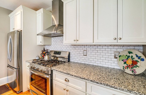 Bristol Cabaña | 1 Mi to Dtwn: Bristol Cottage w/ Hot Tub & Grill!