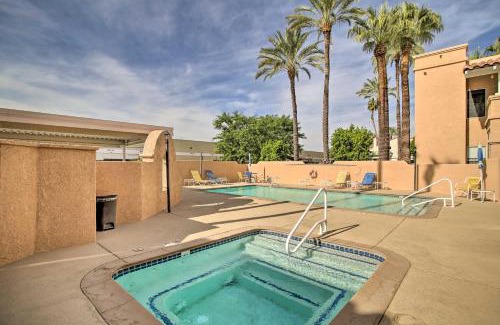 Cathedral City Apartamento | 1 Mi to Dtwn Cathedral City Condo with Balcony