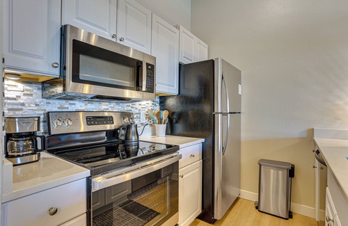 Castle Rock Condominio | 1 Mi to Dtwn: Condo w/ Pool Access in Castle Rock