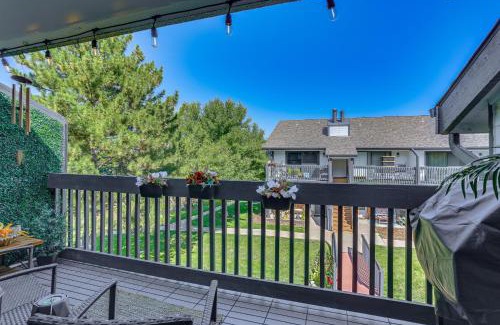 Castle Rock Apartamento | 1 Mi to Dtwn Condo with Pool Access in Castle Rock