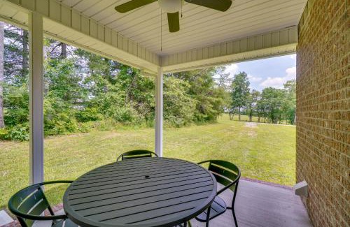 Crossville Casa | 1 Mi to Dtwn Crossville Spacious Home with Patio!