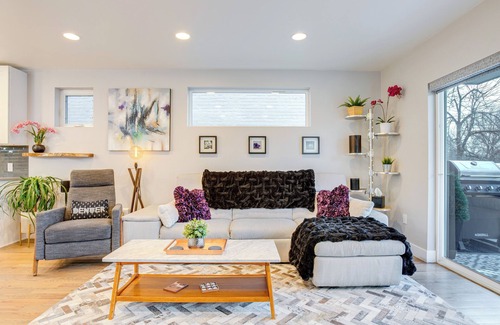 Lincoln Park Casa | 1 Mi to Dtwn Denver: Sleek Duplex w/Rooftop Deck!
