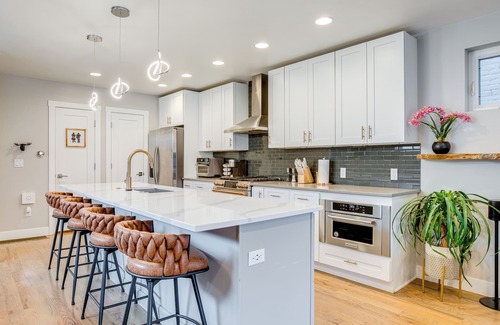 Lincoln Park Casa | 1 Mi to Dtwn Denver: Sleek Duplex w/Rooftop Deck!