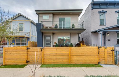 Lincoln Park Casa | 1 Mi to Dtwn Denver Sleek Duplex with Rooftop Deck!