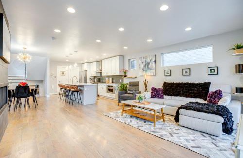 Lincoln Park Casa | 1 Mi to Dtwn Denver Sleek Duplex with Rooftop Deck!