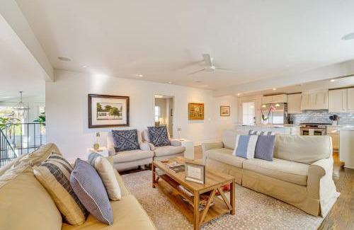 Fayetteville Casa | 1 Mi to Dtwn Fayetteville Home with Fenced Yard