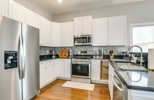 Downtown Casa | 1 Mi to Dtwn: Home w/ Backyard in Raleigh!