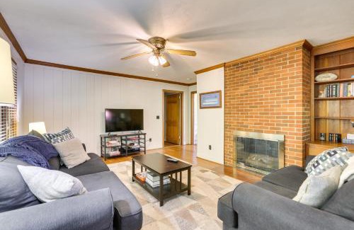 Green Valley Casa | 1 Mi to Friendly Center Greensboro Family Home