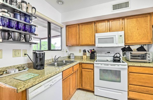 Sun City West Casa | < 1 Mi to Golf: Home w/ Screened Porch in Sun City