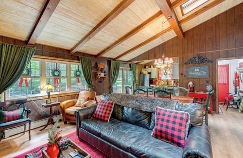 Gouldsboro Cabina | 1 Mi to Gouldsboro State Park: Cabin w/ Deck!