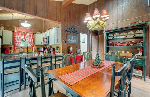Gouldsboro Cabina | 1 Mi to Gouldsboro State Park: Cabin w/ Deck!