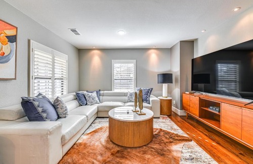 McKinney Casa | 1 Mi to Historic Dtwn McKinney Home with Hot Tub!