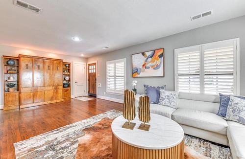 McKinney Casa | 1 Mi to Historic Dtwn McKinney Home with Hot Tub!