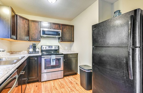 Ames Apartamento | 1 Mi to Jack Trice Stadium: Townhome w/Balcony