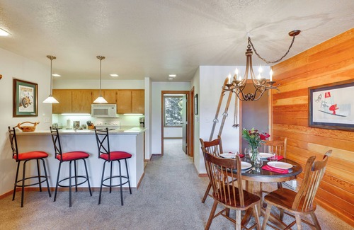Lakeside Village Condominio | 1 Mi to Keystone Ski Lift: Lakefront 4-Season Gem