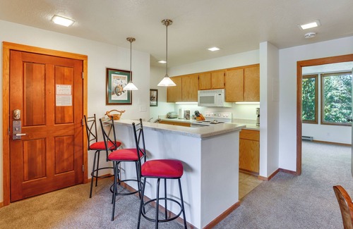 Lakeside Village Condominio | 1 Mi to Keystone Ski Lift: Lakefront 4-Season Gem