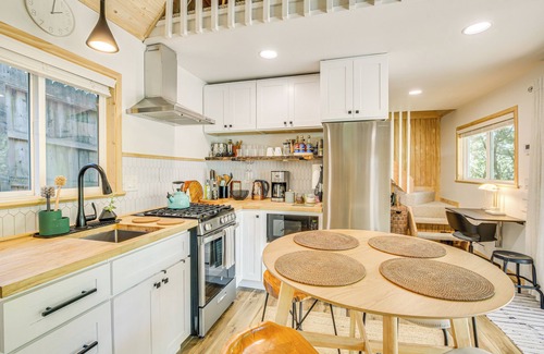 Crestline Apartamento | 1 Mi to Lake: Crestline Cabin w/ Private Hot Tub!
