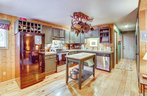 Easton Cabina | 1 Mi to Lake Easton: Cozy Cascades Cabin!