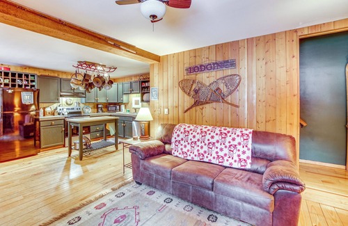 Easton Cabina | 1 Mi to Lake Easton: Cozy Cascades Cabin!