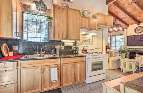 Crestline Casa | 1 Mi to Lake Gregory Boho Crestline Cabin