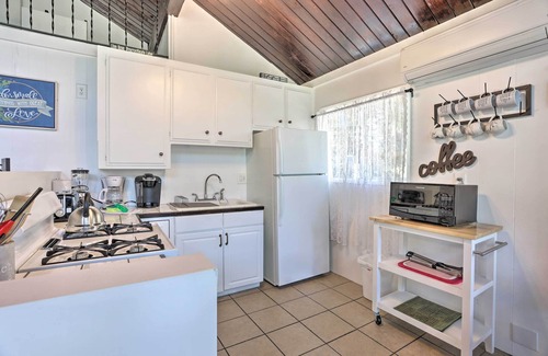 Crestline Cabina | 1 Mi to Lake Gregory: Mtn-View Cabin w/ Deck