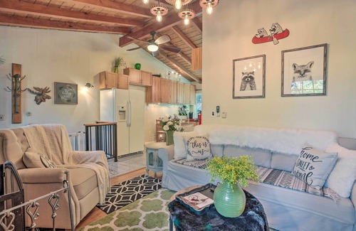 Crestline Cabina | 1 Mi to Lake Gregory: Boho Crestline Cabin
