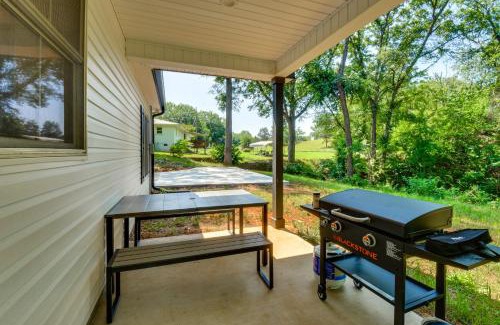 Anderson Casa | 1 Mi to Lake Hartwell Updated Retreat with Patio!